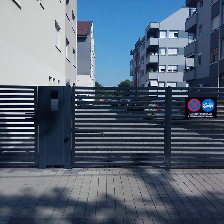 Apartment Cherry Gold Zrenjanin Buitenkant foto